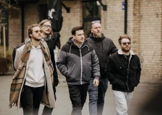 Rudenīgu noskaņu dziesmu "Avenes" klajā laiž grupa "Papīra lidmašīnas"