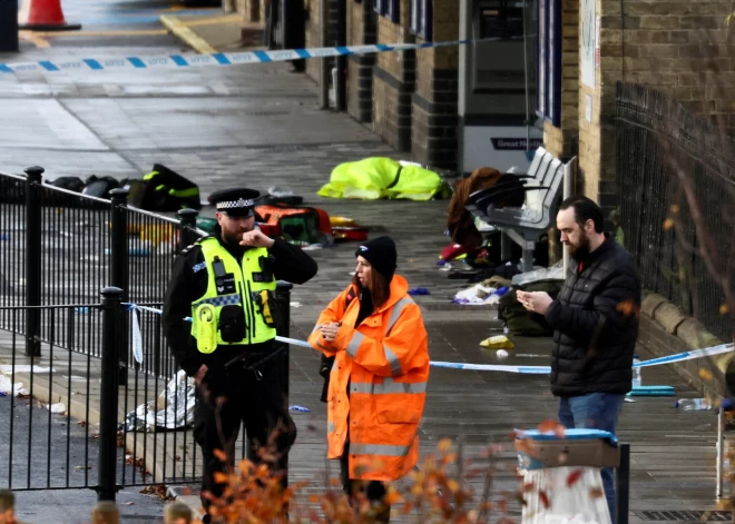 “Es gulēju uz grīdas un tikai izdvesu: ‘Lūdzu, nē!’” — uzbrukumā vilcienā izdzīvojusī sieviete atklāj notikušā detaļas