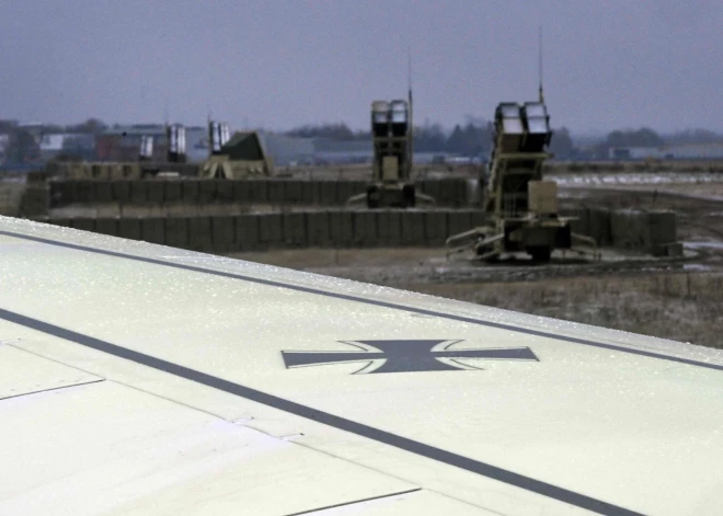 Vācija palīdz Ukrainai aizsargāties ar divām "Patriot" sistēmām, bet nepalīdzēs uzbrukt Krievijas objektiem ar "Taurus" raķetēm