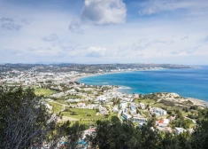 Brīnums nenotika: mirusi trīs gadus vecā britu meitenīte Matilde, kura, atstāta bez pieskatīšanas, iekrita baseinā Grieķijā