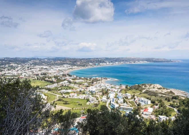 Brīnums nenotika: mirusi trīs gadus vecā britu meitenīte Matilde, kura, atstāta bez pieskatīšanas, iekrita baseinā Grieķijā