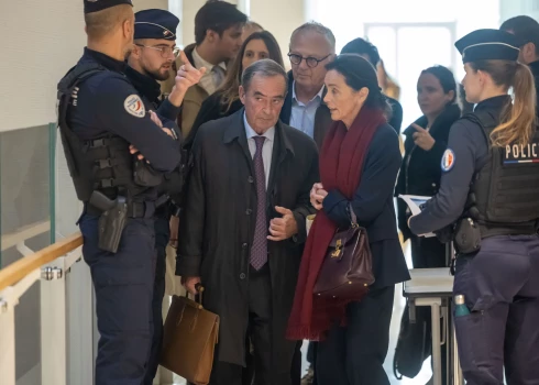 "Lafarge" bijušais ģenerāldirektors Bruno Lafons ierodas tiesā (foto: Scanpix / EPA)