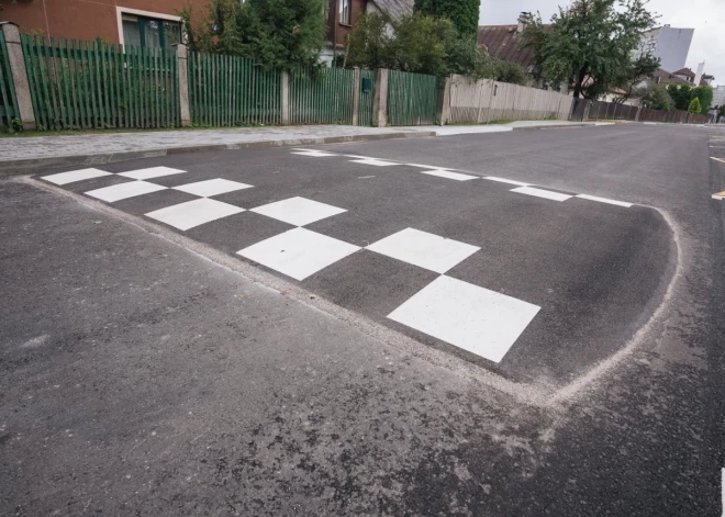 Rīgā šogad izbūvēti 136 jauni ceļa ātrumvaļņi; plānotie darbi pilnībā noslēgušies