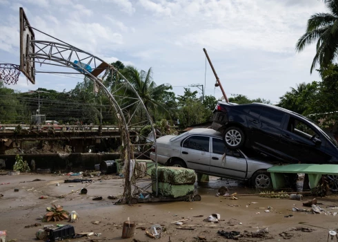 Filipīnās taifūns "Kalmaegi" prasījis 66 cilvēku dzīvības. 