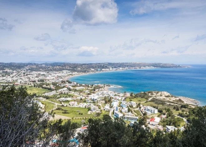 Чуда не произошло: умерла трехлетняя девочка, которая без присмотра упала в бассейн в Греции