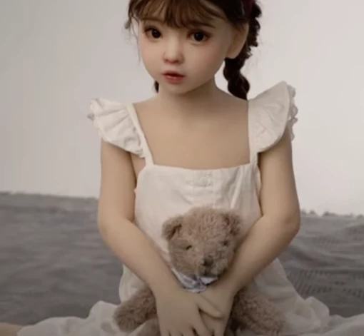 Uzņēmums "Shein" savā tirdzniecības platformā tirgojis seksa rotaļlietas, kas izskatās kā mazi bērni. 