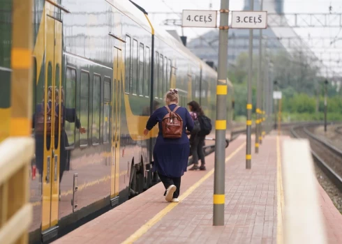 Пассажирам советуют внимательно проверять расписание, особенно если поездка запланирована в направлениях Гулбене, Мадона, Даугавпилс и Валмиера.