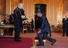 Встаньте, сэр Дэвид! Бекхэм официально посвящен в рыцари королем Карлом III