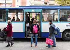 Инцидент в 15-м троллейбусе: мужчины отправятся в тюрьму за агрессию и ненависть к латышам