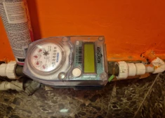 В многоквартирных домах в Риге идет установка "умных" счетчиков воды. Надо ли за них платить?