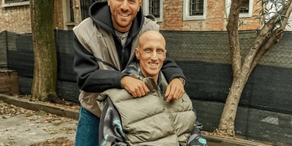 Akile Polonara (ratiņkrēslā) turpina cīņu par savu dzīvību.