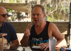 VIDEO: Blaubuku pāris Amerikā cienā Lauri Reiniku ar aligatora asti