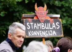 Полиция готовится к протестам населения на Домской площади в четверг - движение в Старом городе ограничат