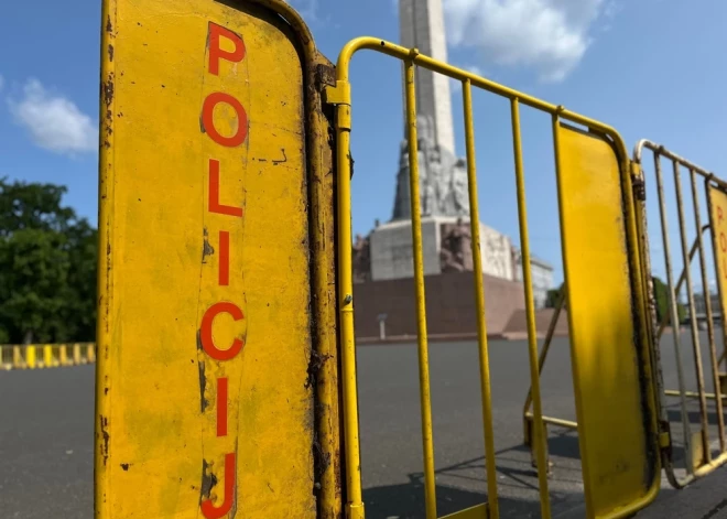 Полиция готовится к массовым протестам населения на Домской площади - движение автомобилей и пешеходов перекроют