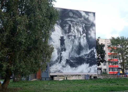 Franču ielu mākslinieka "Aero" sienas gleznojums "Sirmgalvis un jūra" Liepājā. 