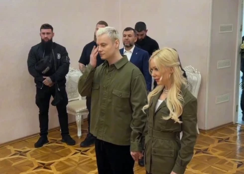 Шаман и Мизулина сочетались браком. Певец даже всплакнул от переполнивших его эмоций.