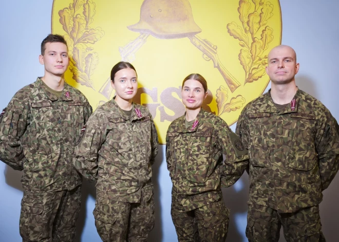 “Tas ir gods, kas ne katram dots” – Brīvības pieminekļa sargi stāsta par savu pienākumu un mīlestību pret valsti