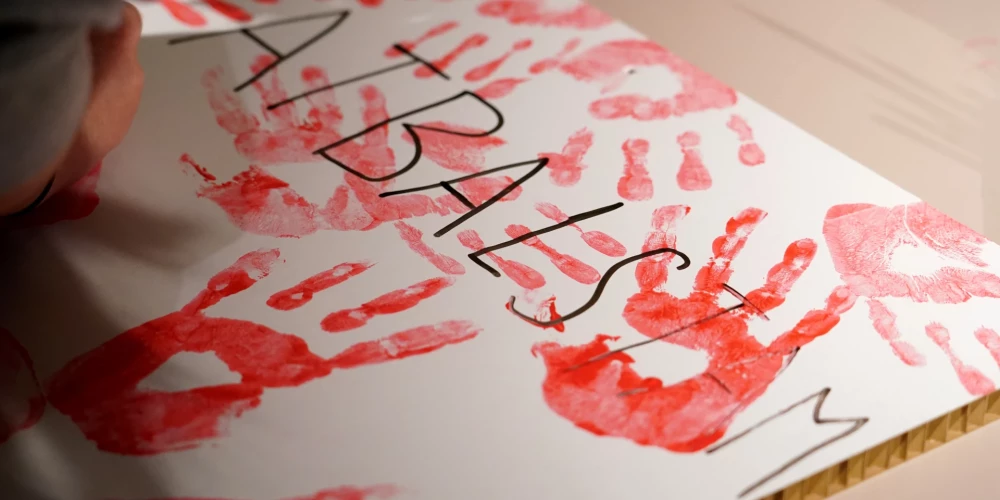 Plakātu darbnīca pirms 29. oktobrī paredzētā protesta pret Latvijas izstāšanos no Eiropas Padomes Konvencijas par vardarbības pret sievietēm un vardarbības ģimenē novēršanu un apkarošanu (Stambulas konvencija).