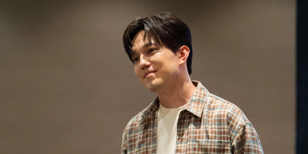 Димаш Кудайберген - популярный казахстанский певец. В его голосе умещается три - баритон, тенор и альтино. Он играет на разных инструментах и поет на девяти языках в самых разнообразных жанрах: от оперы до рэпа, от рока до народной музыки, используя в своем творчестве технику кроссовера. Вокальные способности Димаша Кудайбергена действительно впечатляют, ведь его голос охватывает почти весь диапазон фортепиано и даже выходит за его пределы.