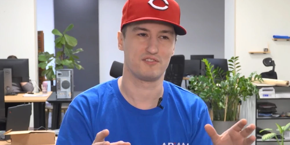 Drošības eksperts Elviss Strazdiņš (ekrānuzņēmums no video)