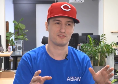 Drošības eksperts Elviss Strazdiņš (ekrānuzņēmums no video)