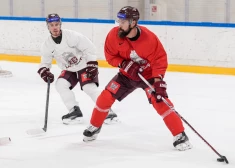 Latvijas hokeja izlase pret mājinieci sāks "Deutschland Cup" un ceļu uz Milānas olimpiskajām spēlēm