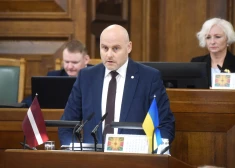 Каждая латвийская семья уже должна 30 тысяч евро: оппозиционные депутаты назвали бюджет на 2026 год "бюджетом банкротства"