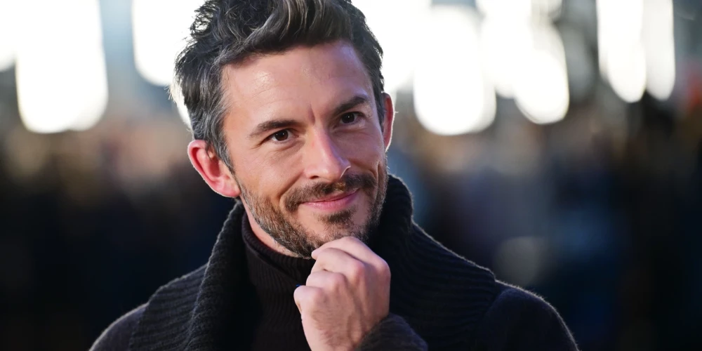 Britu aktieris Džonatans Beilijs.