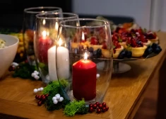 Lampiņu virtenes, rotājumi logos, svinības ar kaimiņiem - kā radīt īpašu valsts svētku noskaņu mājās