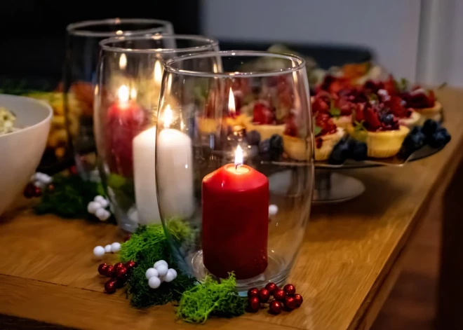 Lampiņu virtenes, rotājumi logos, svinības ar kaimiņiem - kā radīt īpašu valsts svētku noskaņu mājās