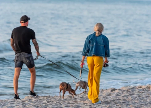Narcisi liek tev saprast, ka tev nav atļauts būt citās domās, izteikt savu viedokli vai paust tādas emocijas, kas viņiem nepatīk vai nav ērtas. Taču šī ir bīstama taciņa - jo spēja atklāti izrunāties attiecībās ir ļoti būtiska.