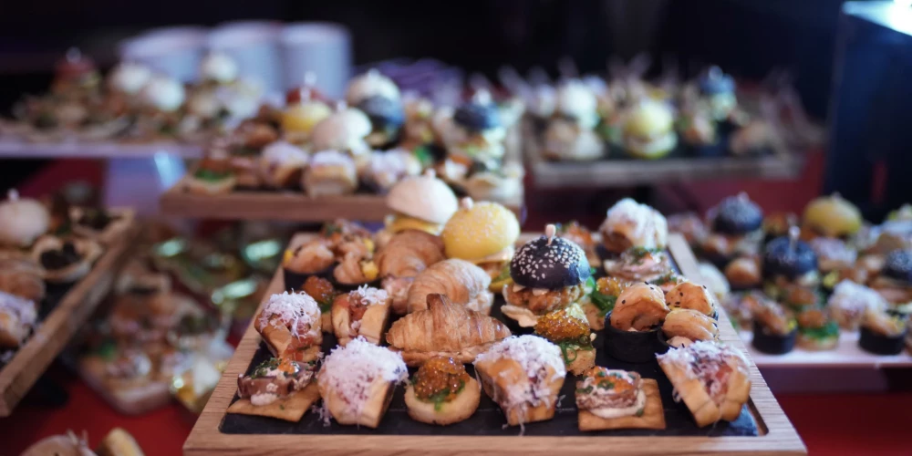 Dokumentālā raidījuma “Āfrika. Tikai drosmīgajiem” pirmizrāde.