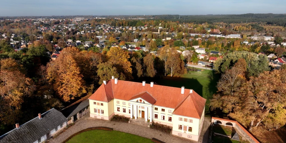 Skats uz Durbes pili un Tukumu.