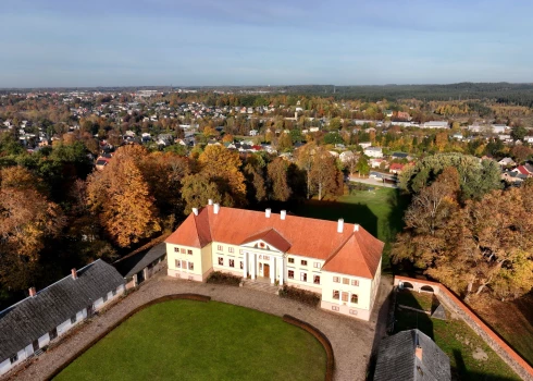 Skats uz Durbes pili un Tukumu.