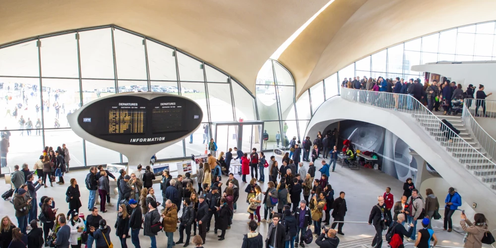 ASV transporta ministrs Šons Dafijs un FAA nav norādījuši, uz kurām lidostām un aviokompānijām šis lēmums attieksies.
