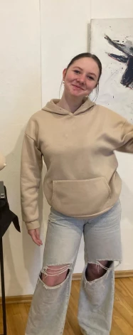 Brocēnos bezvēsts pazudusi 13 gadus vecā Elizabete.