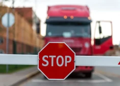 Закрывшая границу с Беларусью Литва теперь ищет способ вернуть свои грузовики