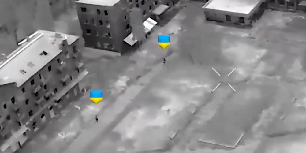 425. pulka "SKALA" triecienvienības ir atgriezušas Ukrainas karogu Pokrovskas pilsētas domes ēkā. 