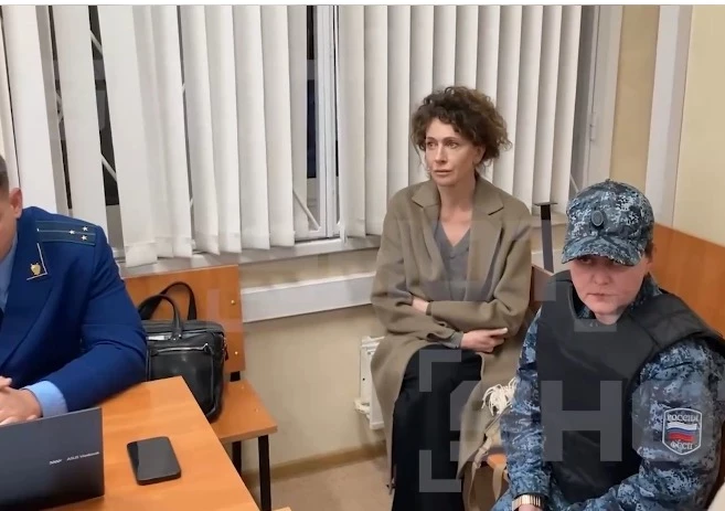 Ксения Раппопорт во время судебного заседания.