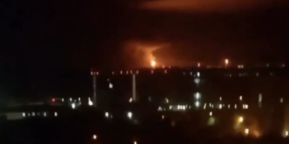 Ukrainas armija naktī uz trešdienu veikusi triecienu Krievijas uzņēmuma "Lukoil" naftas pārstrādes rūpnīcai Volgogradā.