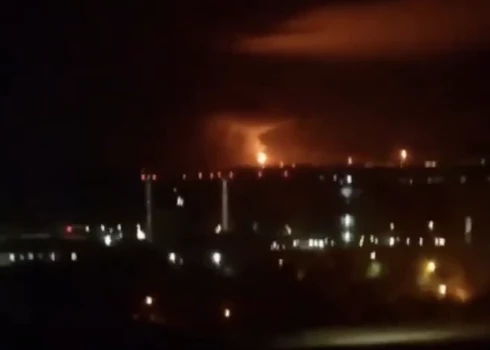 Ukrainas armija naktī uz trešdienu veikusi triecienu Krievijas uzņēmuma "Lukoil" naftas pārstrādes rūpnīcai Volgogradā.