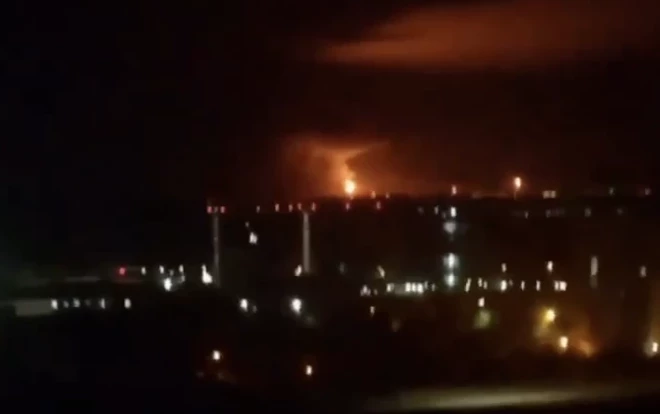 Ukrainas armija naktī uz trešdienu veikusi triecienu Krievijas uzņēmuma "Lukoil" naftas pārstrādes rūpnīcai Volgogradā.