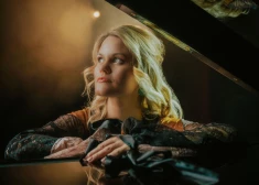 Lai gan vēl nemaz nesnieg, Annija Putniņa laiž klajā dziesmu "Atkal jau snieg"