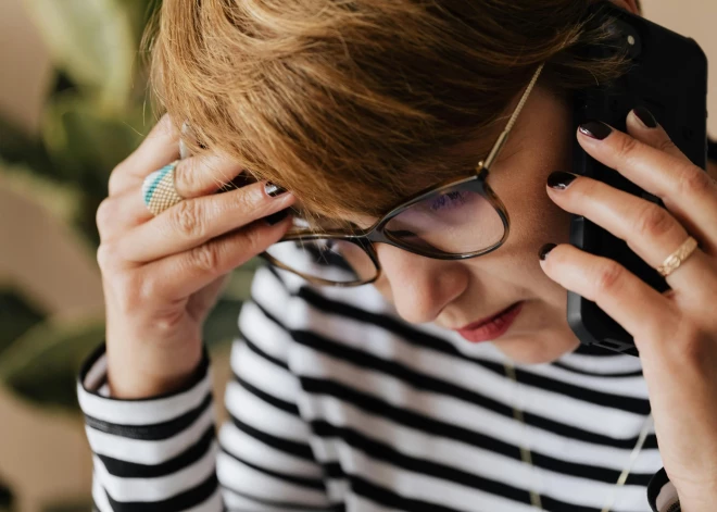 "Bankas darbinieki paši piedalās shēmā" - kam jāpievērš uzmanība, lai nekļūtu par krāpnieku upuri