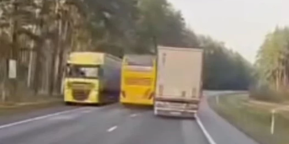 Опасный обгон, выполненный автобусом Ecolines на Таллинском шоссе.