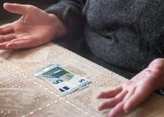 Жителей Латвии предупредили, что их собственные накопления будут решающими для благополучия в старости