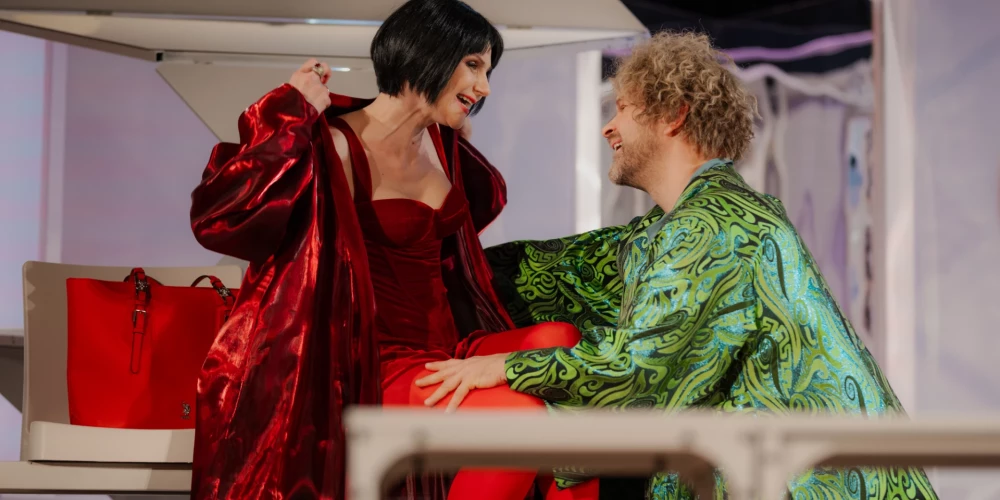 2025. gada 5. novembrī Talsu kultūras centrā nosvinēta režisora Rolanda Atkočūna iestudētās Marka Kamoleti komēdijas "Boeing, Boeing!" pirmizrāde.