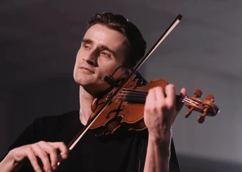 Koncertā Roberts Balanas muzicēs kopā ar izciliem stīgu instrumentālistiem no Latvijas un Lielbritānijas.