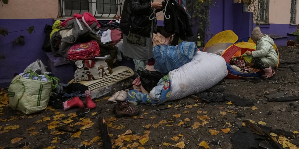 Krievijas uzbrukumi civiliedzīvotājiem un civilajiem objektiem turpinās.