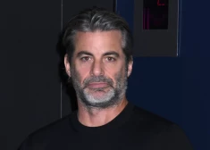 Aktrises Dženiferas Anistones sirdī jauna mīlestība – kas ir hipnoterapeits Džims Kērtiss?